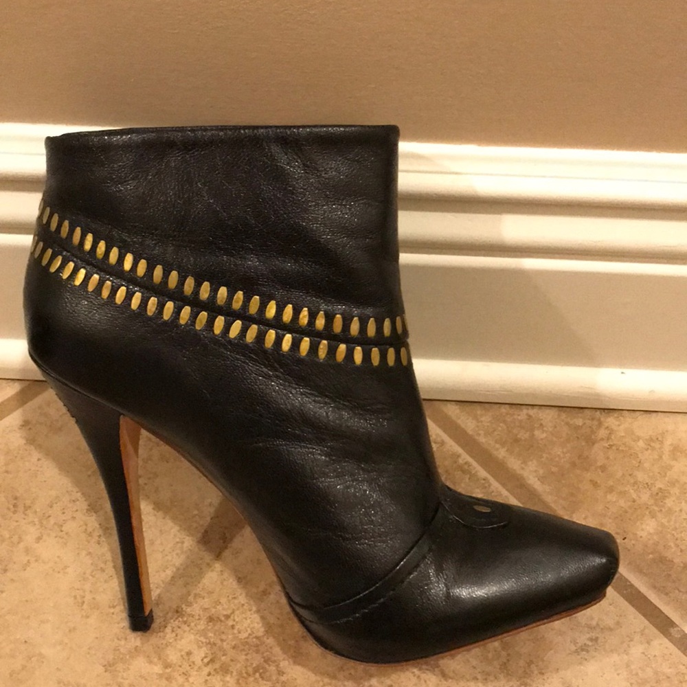 LAMB beautiful leather boots.Size 7.